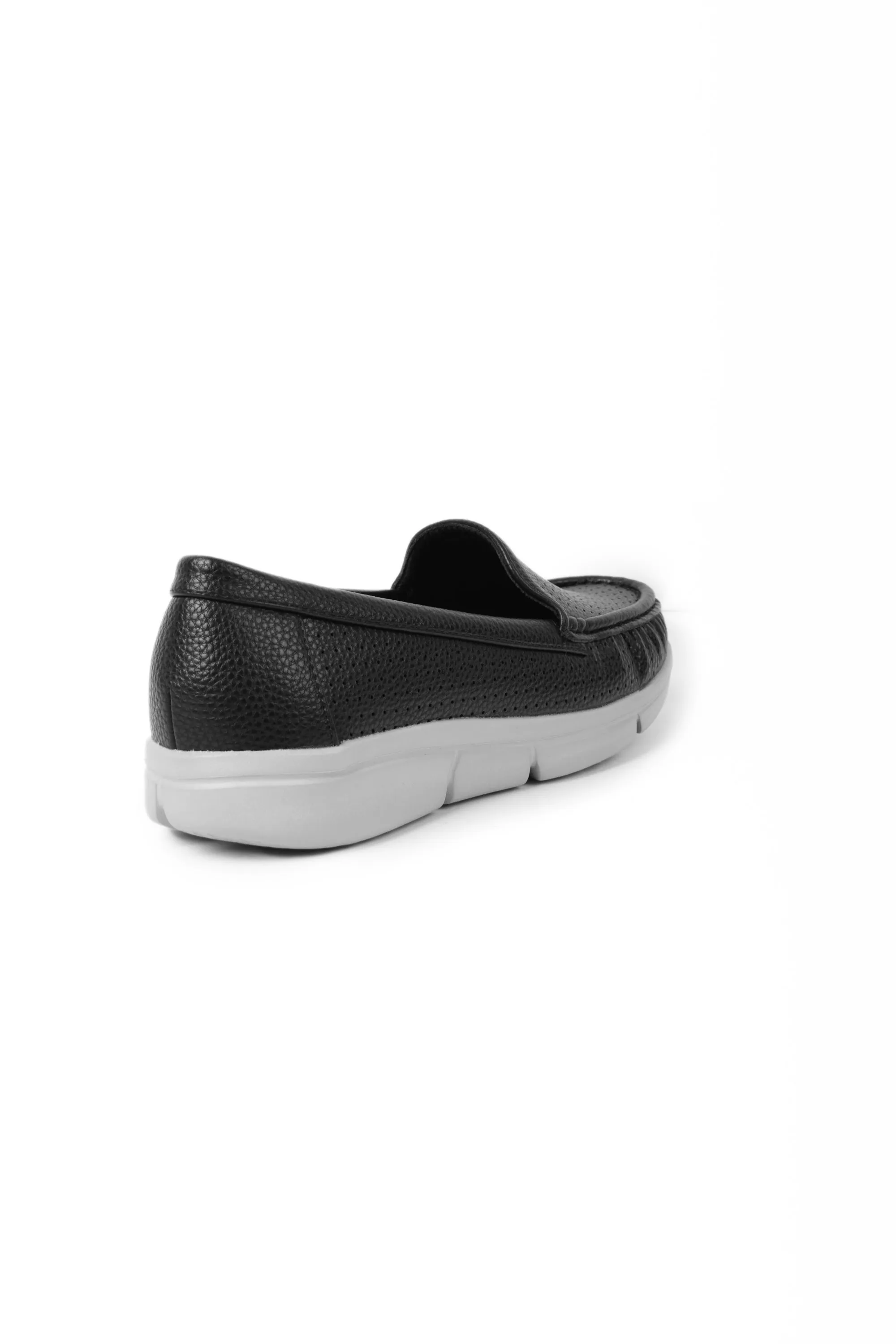01-48111 Flat Moccasin