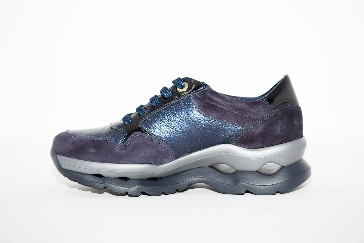 CALLAGHAN - 18811 LACED WEDGE TRAINER - NAVY