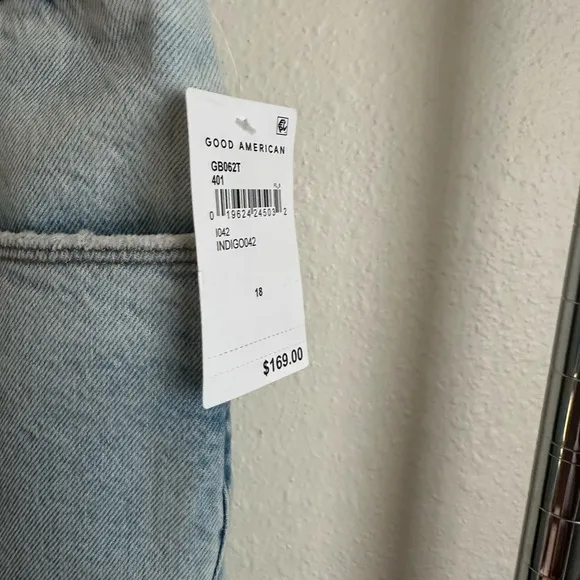 GOOD AMERICAN Jeans.