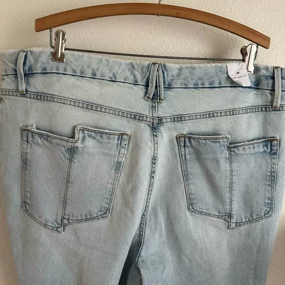 GOOD AMERICAN Jeans.