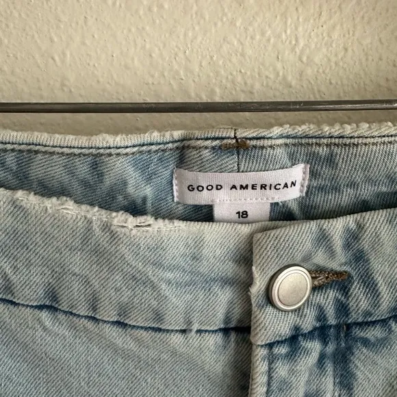 GOOD AMERICAN Jeans.
