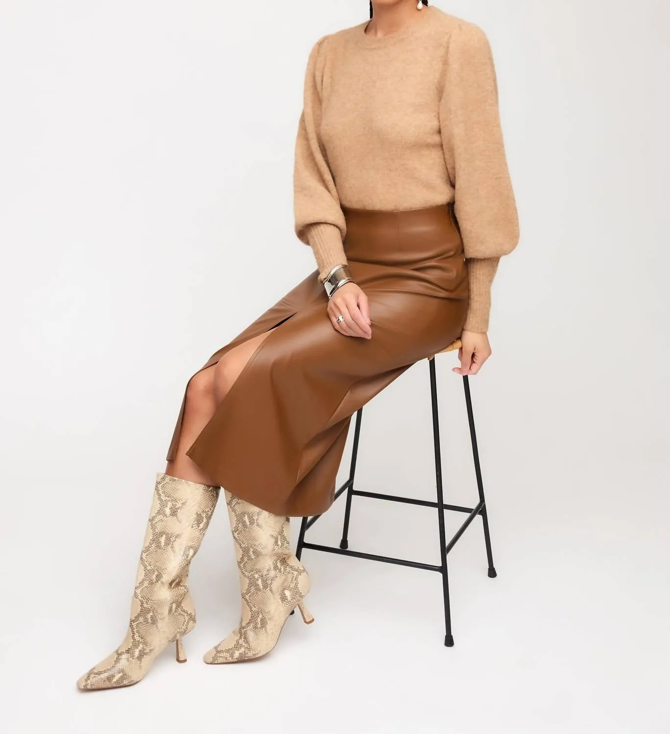 Lia Shirred Sleeve Sweater In Almond