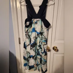 Stunning Cross‎ Tank Flowal Print Flowly Flattering Dress Med. NWT